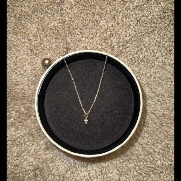 cross on the neck - Picture 2 of 3